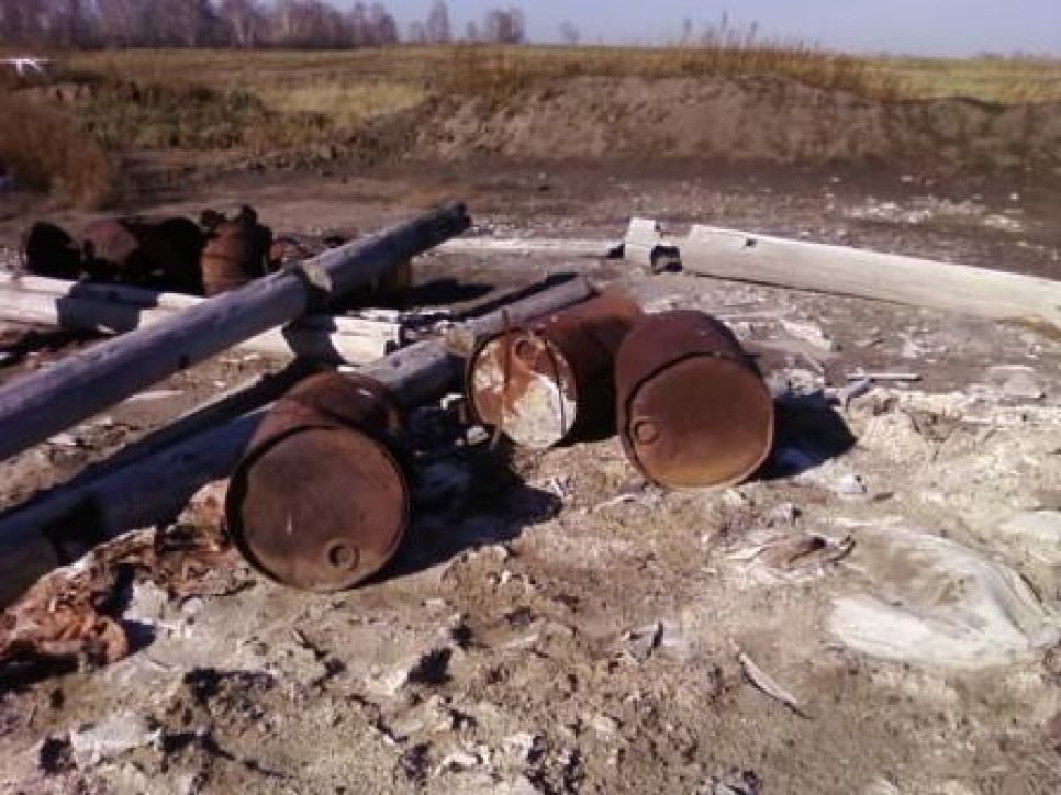 В Алтайском крае обнаружено 3 тонны брошенных химикатов, содержащих
высокотоксичный яд.