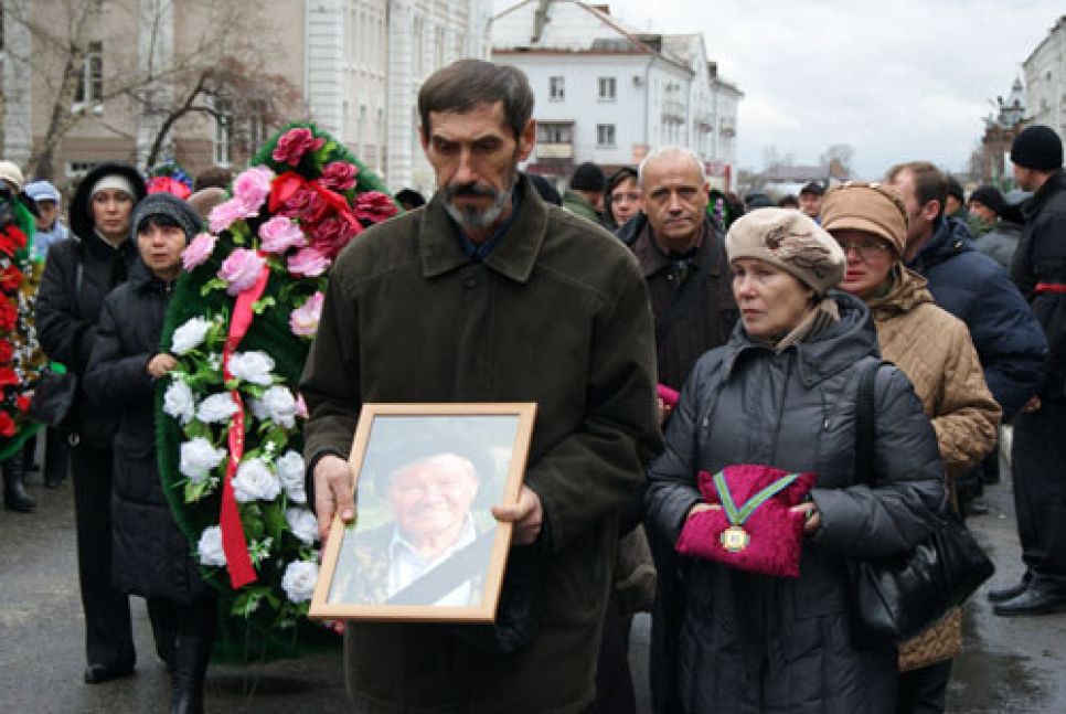 18 ноября Бийск простился со старейшиной алтайских краеведов
Борисом Кадиковым.