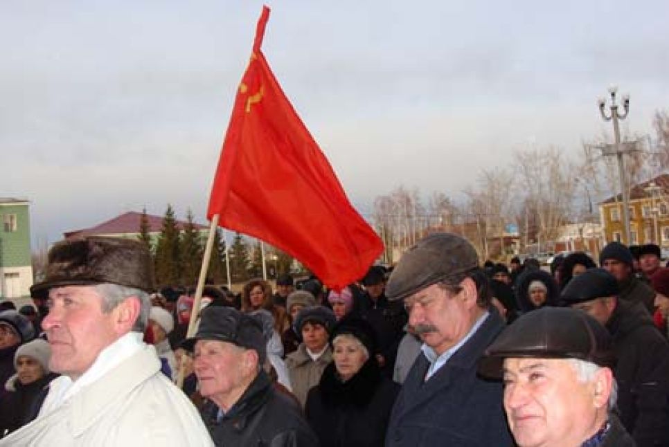 Митинг за сохранение "Алтайхимпрома" в Яровом стал "двумя часами
позора" для "Единой России" - "партию власти" подвергали
остракизму и публично выходили из ее рядов.