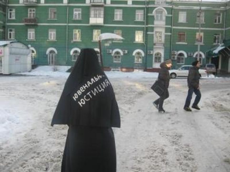 "Власть, не влазь в семью!": в Барнауле прошла акция против
ювенальной юстиции. Фото.