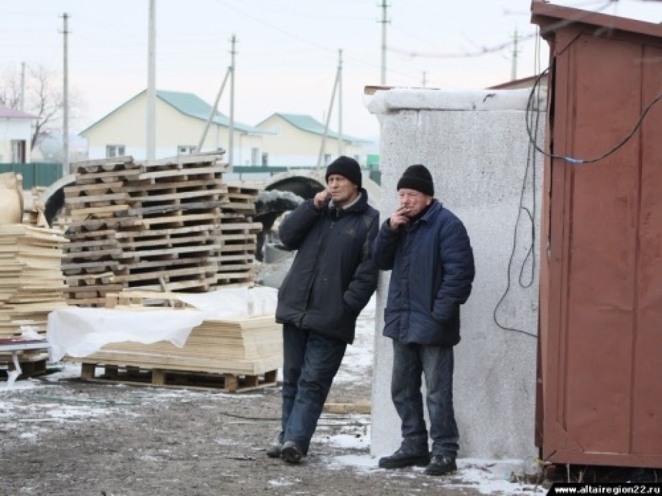 "Единая Россия" раздает погорельцам в Алтайском крае пожертвованные
фирмой Samsung телевизоры. Фото.