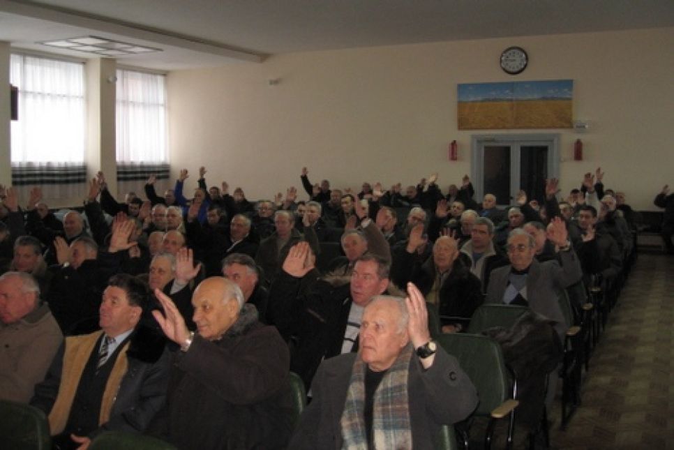 Офицеры запаса Алтайского края желают ликвидировать
сложившуюся в отношении них систему курортного обеспечения и
восстановить льготы по обеспечению земельными участками.