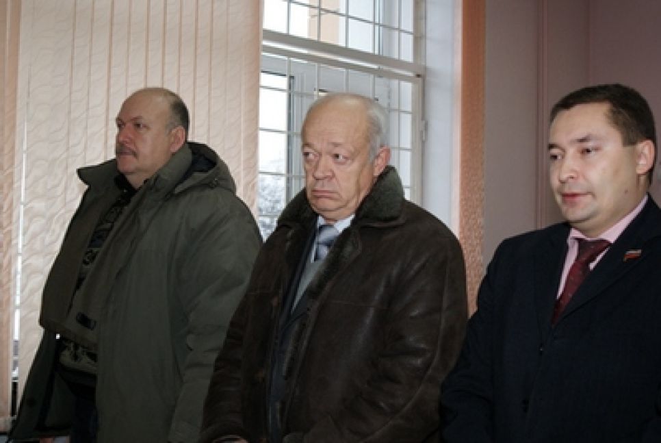 В Бийске началось первое судебное заседание по делу главы
города Анатолия Мосиевского.