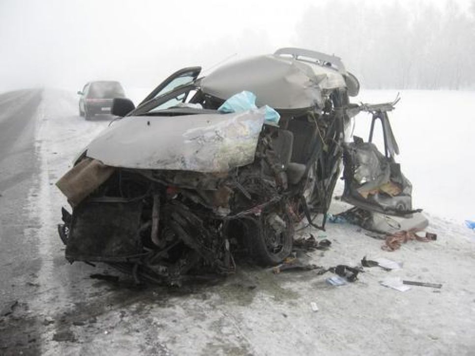 На Алтае перевернулся пассажирский автобус, следовавший из
Белокурихи в Барнаул: водитель погиб, пострадавших среди
пассажиров нет.
