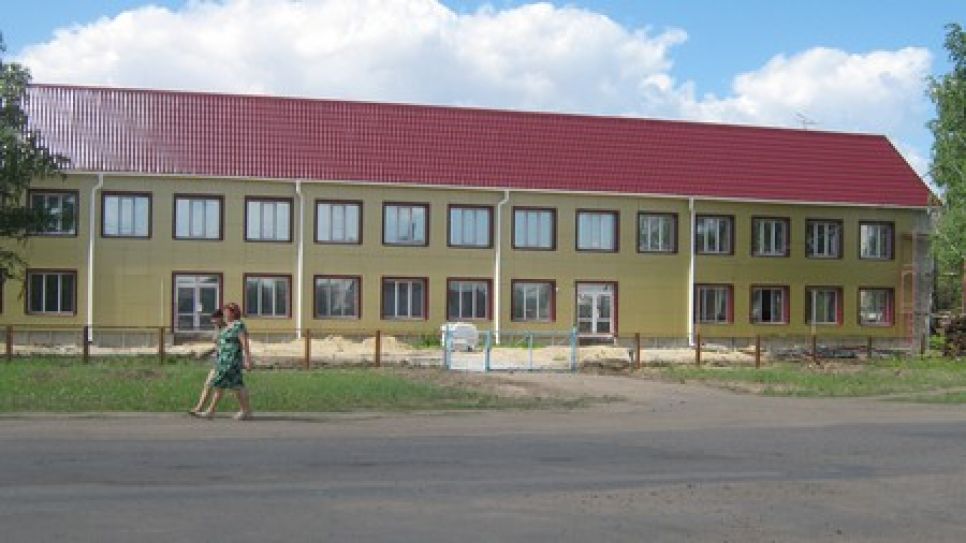 Алтайские коммунисты: руководство Благовещенского района
продало здание местного детсада за 3,5 млн рублей, а теперь по
"губернаторской" программе хочет построить новый детсад за 70 млн
рублей.