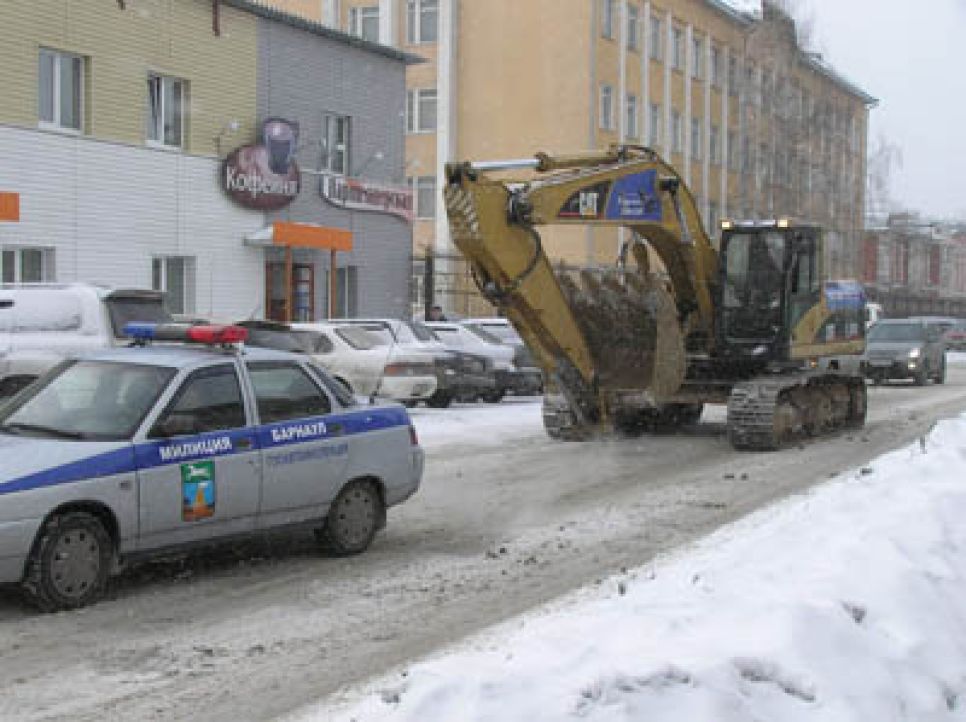 В Барнауле из-за крупной коммунальной аварии на двое суток остались
без воды 70 000 человек.
