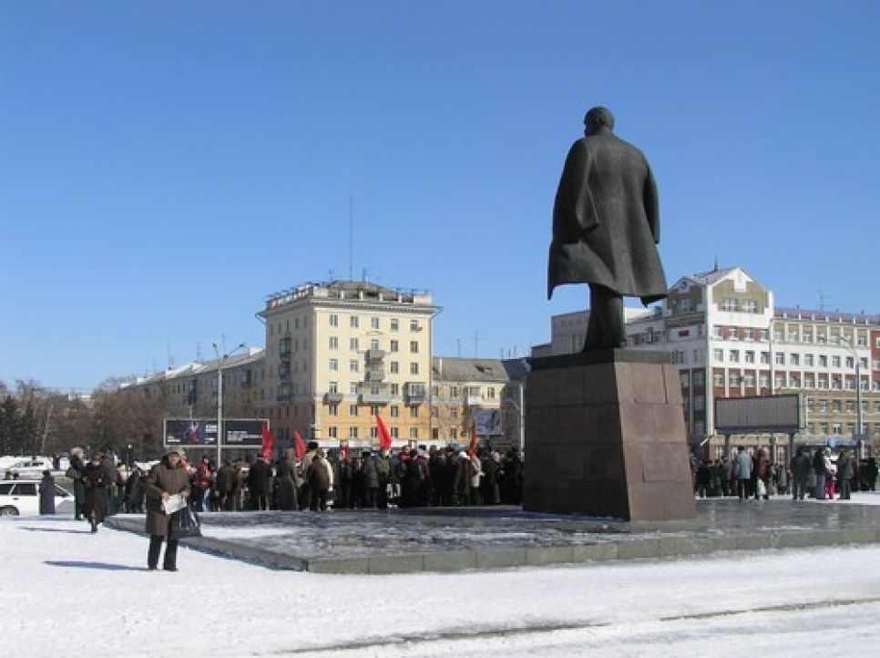 Барнаульские коммунисты беспрепятственно провели на пл.
Советов несогласованный горадминистрацией митинг против роста цен
и тарифов.