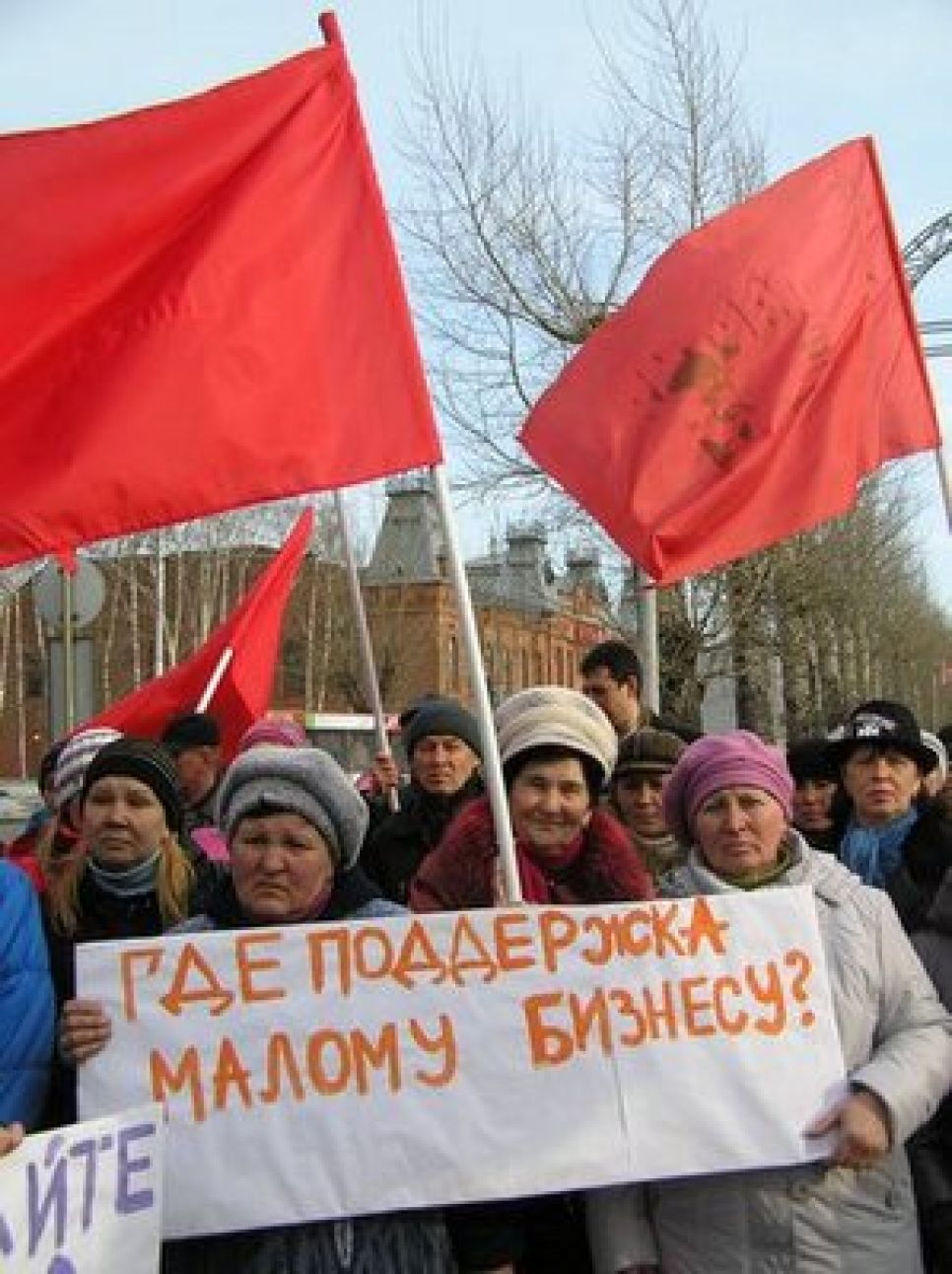 "Хватит кошмарить малый бизнес!": в Барнауле прошёл митинг против ликвидации уличной торговли.