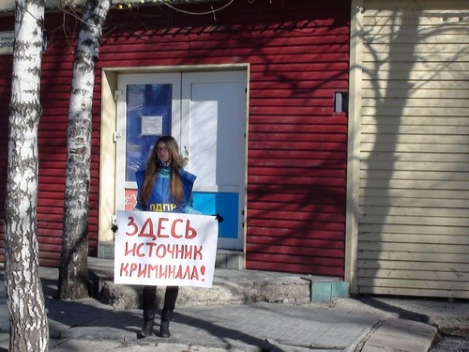 Барнаульцы устали от игорных "точек" и боятся за безопасность
детей, утверждают в ЛДПР. ГУВД продолжает борьбу с игорным
бизнесом, рапортуют правоохранители.