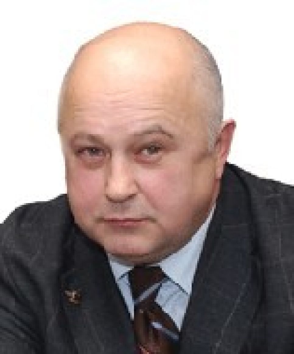 Депутат-коммунист Новоалтайской городской думы Юрий Корнеев:
в лице уволенного генерала Новикова краевая власть  потеряла очень
удобный рычаг воздействия на непокорных политиков и
представителей бизнеса.