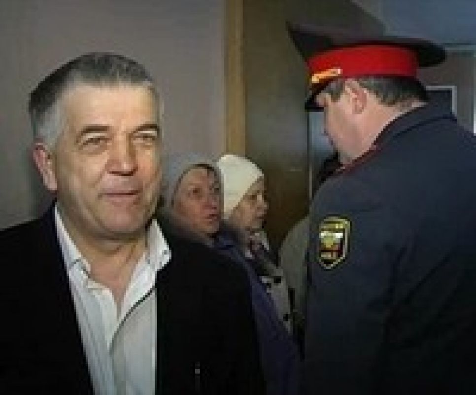 Общественник Александр Егер: ответственность за трагедию под
Славгородом лежит на плечах у оставивших деревенские
муниципалитеты без финансирования краевых чиновников и
закрывавшей на это глаза прокуратуры.