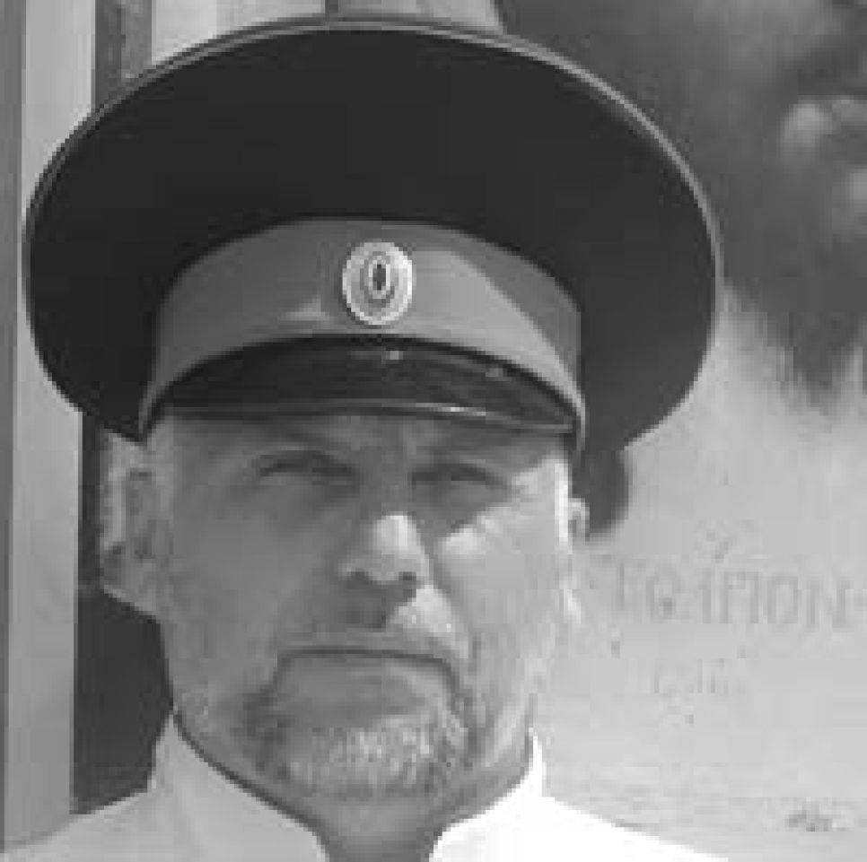 Руководитель "Справедливой России" в Змеиногорском районе
Сергей Яловцев: кто ответит за то, что, ремонтируя на благо людей сельский 
детский сад, забыли про дряхлую крышу здания, которая протекла
при первой же оттепели?