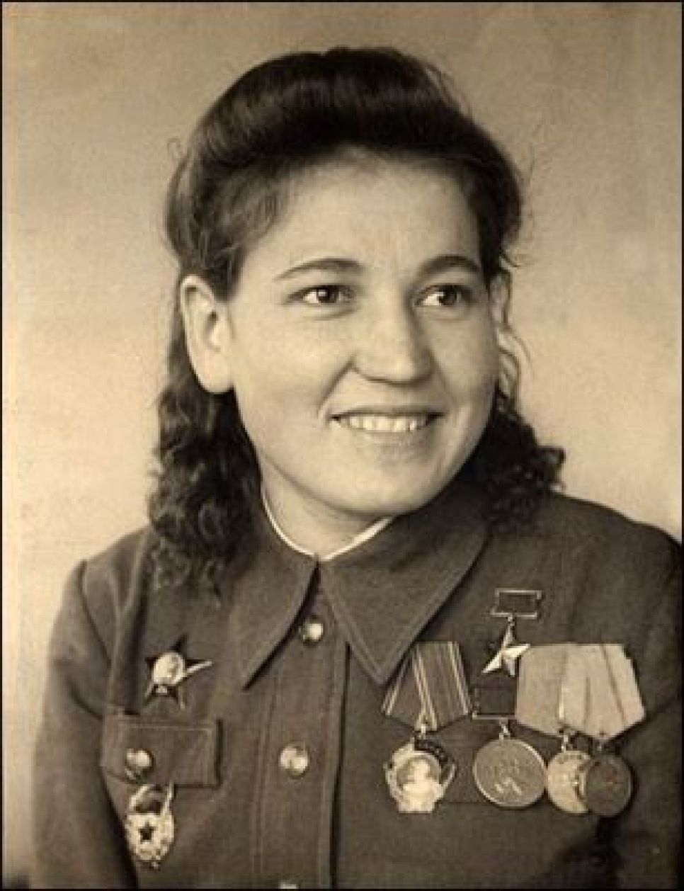 Памятник Герою Советского Союза Вере Кащеевой на ее малой родине в
Алтайском крае находится на грани разрушения.