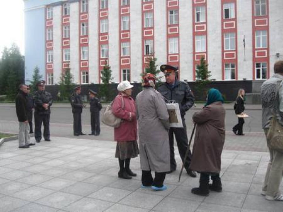 "Отдайте нам нашу землю!": жители Новомихайловки провели пикет
у здания администрации Алтайского края. Фото.