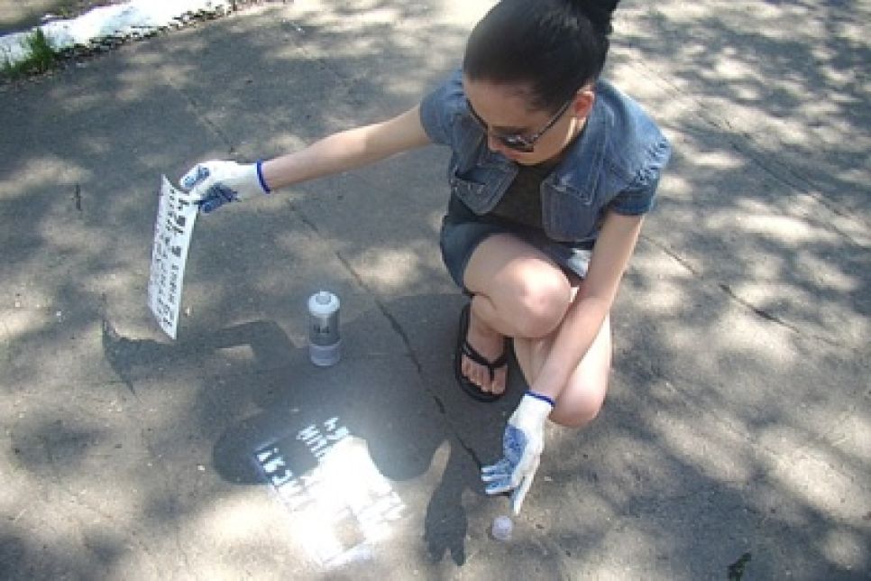 "Хорошее стихотворение и на заборе прочтут": отрывки из
произведений известных поэтов появились на досках объявлений
Барнаула.