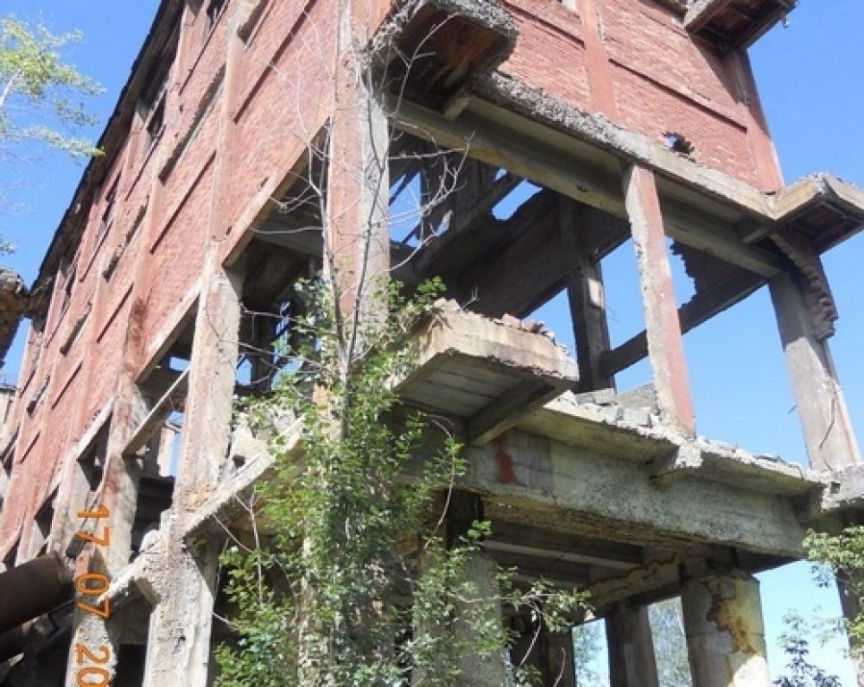 Общественник Николай Знагован просит руководство страны и Алтайского края
вывезти с территории промзоны Бийска опасный коллоксилин,
оставшийся после деятельности обанкротившегося оборонного завода
"Полиэкс".