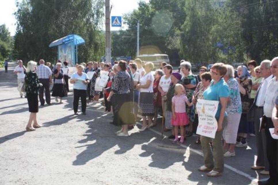Жители расположенного в районе аэропорта Барнаула поселка
Новомихайловка обвиняют команду сити-менеджера в махинациях с
земельными участками.