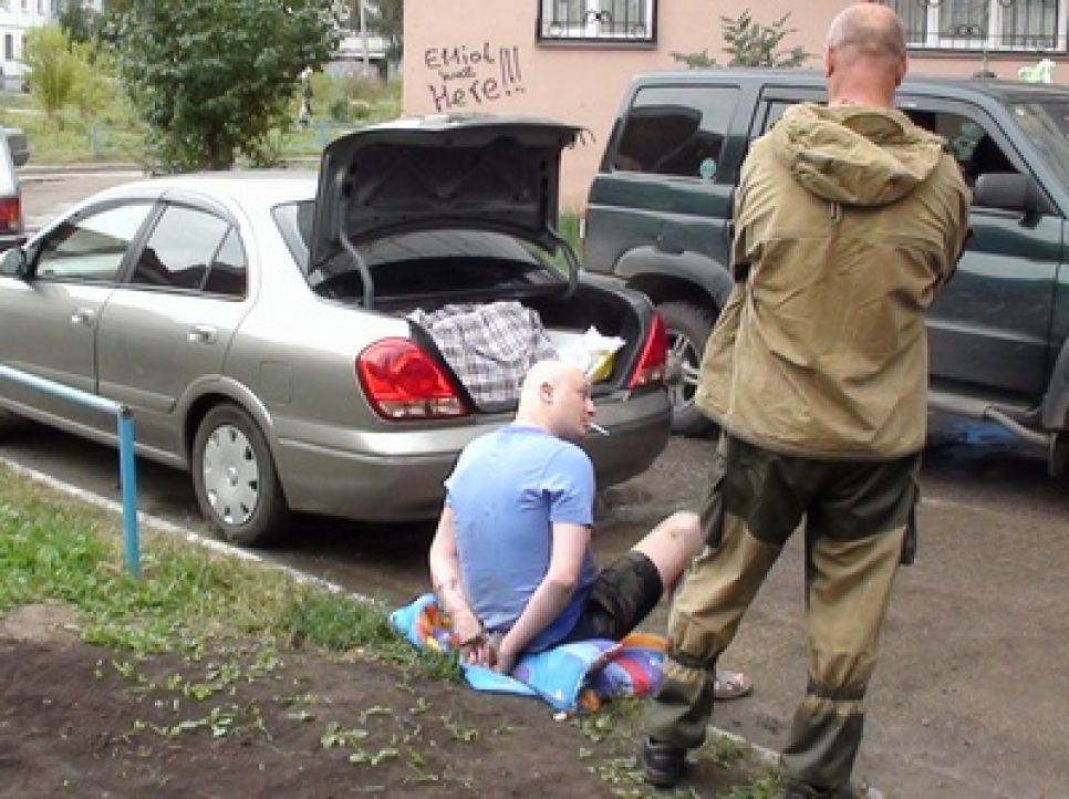 За организацию производства и сети распространения в ночных
клубах Барнаула курительных смесей задержаны бывшие
правоохранители.