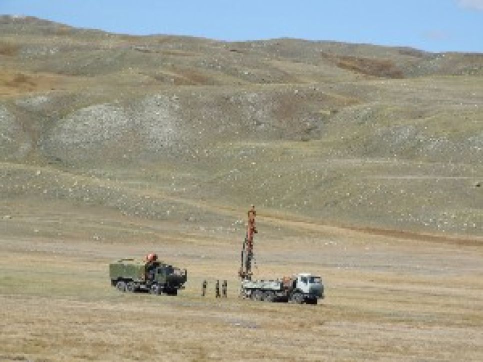 На плато Укок "Газпром" начал работы по прокладке газопровода
в Китай.