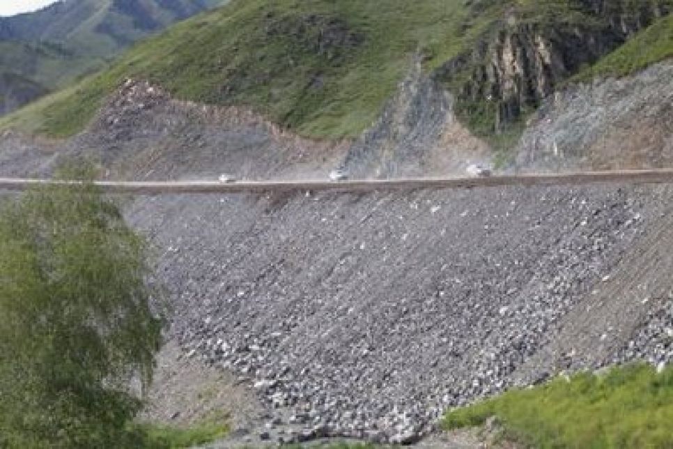 "Стойте! Дальше дороги нет!": московские журналисты о том, как они 
наткнулись  на "поместье Путина" в горах Алтаях .