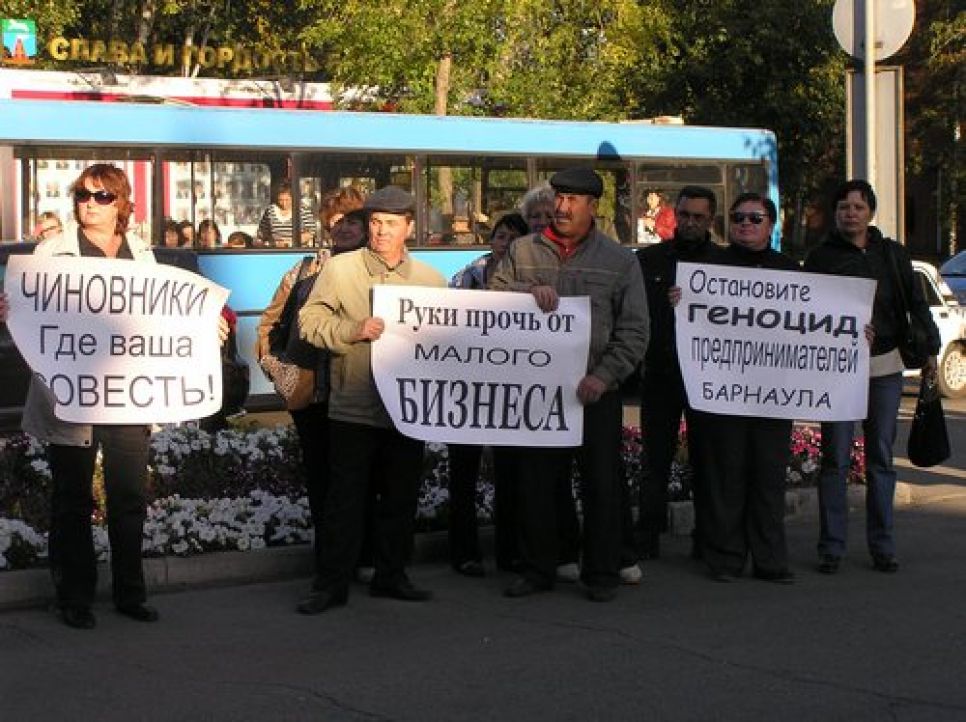 Оставшиеся без торговых площадей предприниматели будут
требовать отставки сити-менеджера Барнаула.