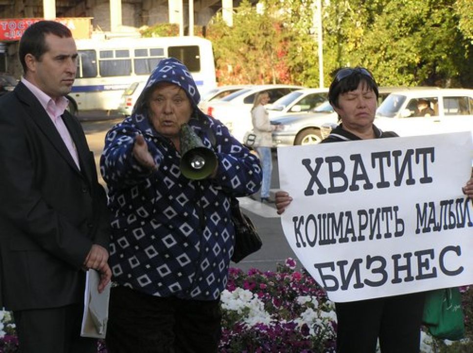 Оставшиеся без торговых площадей предприниматели будут
требовать отставки сити-менеджера Барнаула.