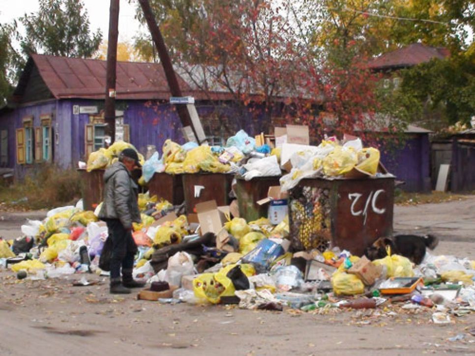 Общественник Василий Сташко: "Сибирский Неаполь" - через год
управления сити-менеджерами Барнаул утопает в мусоре... Фото
(Предупреждение! Облик Барнаула носит не вполне приличный
характер).