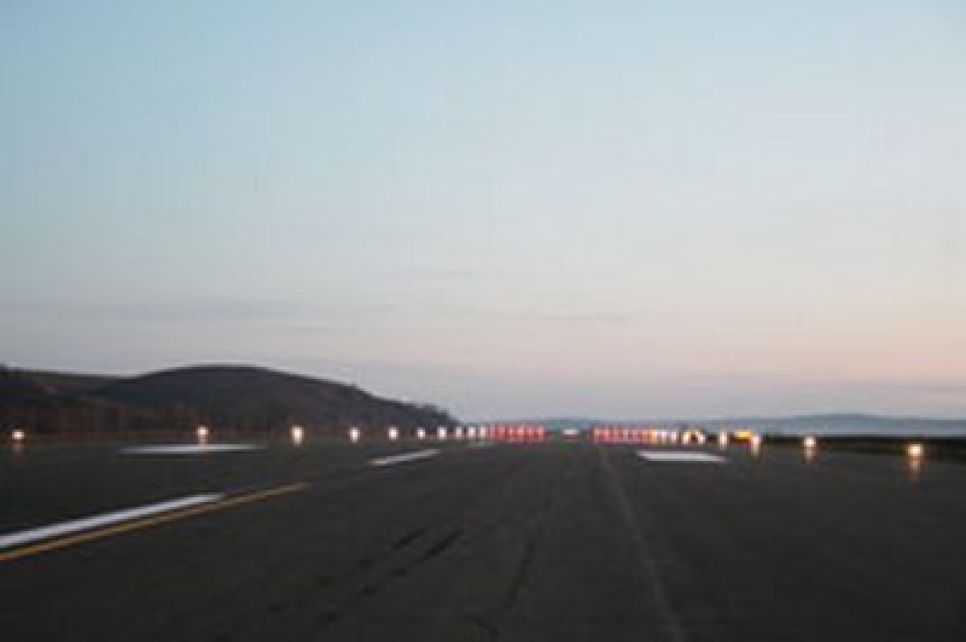 Летные проверки аэропорта Горно-Алтайска начались с
запуска светового оборудования.