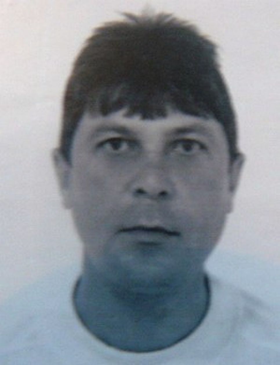 Полиция Барнаула разыскивает мужчину, который зашел
подстричься и, угрожая ножом, напал на девушек-парикмахеров.