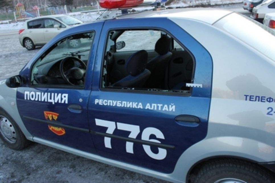 Житель Республики Алтай обстрелял инспекторов ДПС из ружья.