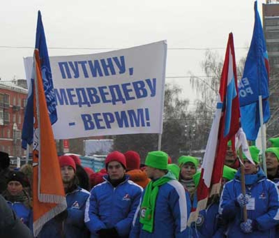 Власти Алтайского края намерены поручить скандально известному
пьянками и дебошами "Снежному десанту" сбор материалов для
издательского проекта "летописи алтайского крестьянства".