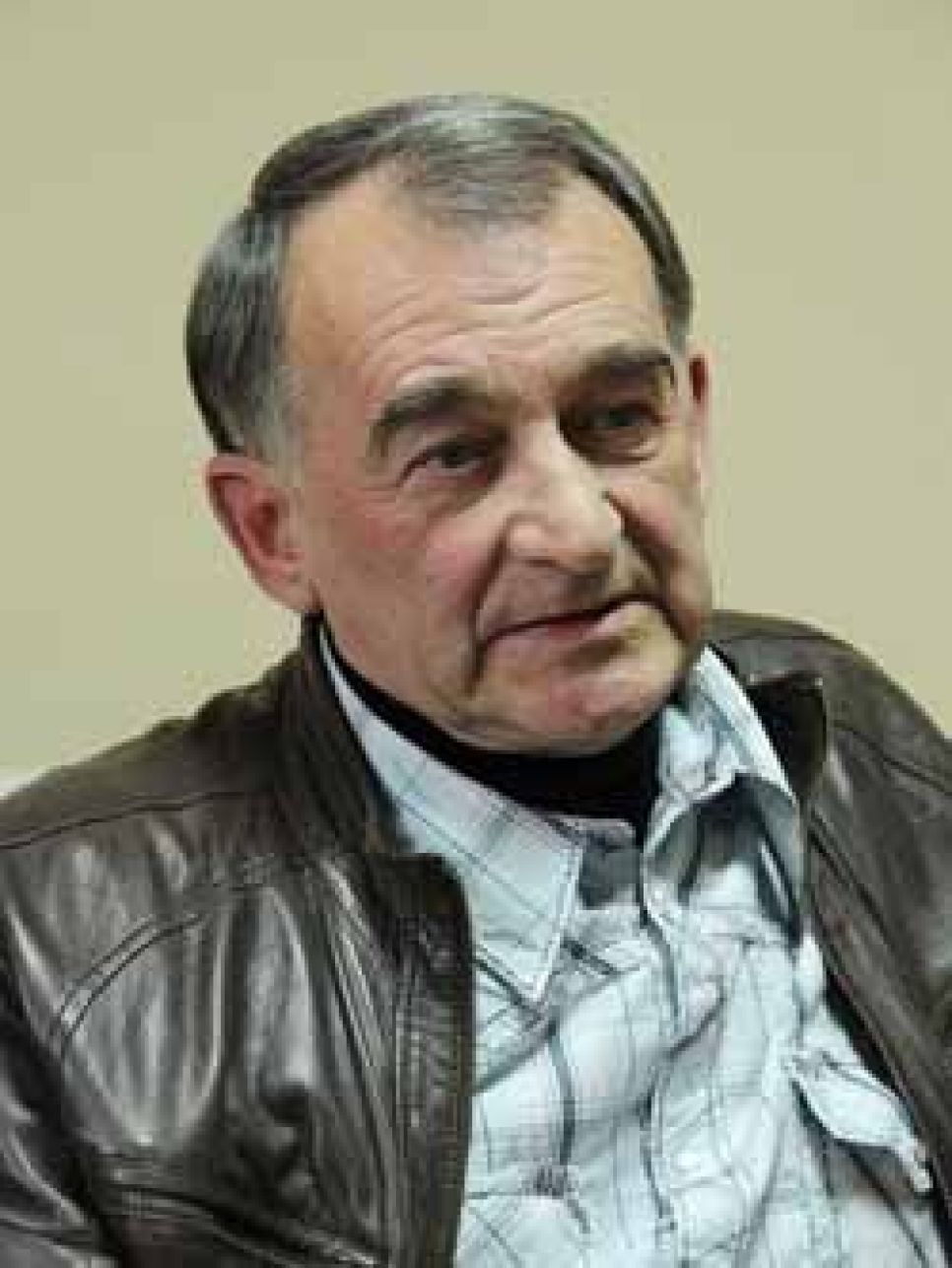 Режиссер из США ставит в алтайском драмтеатре "попсовую"
итальянскую комедию.