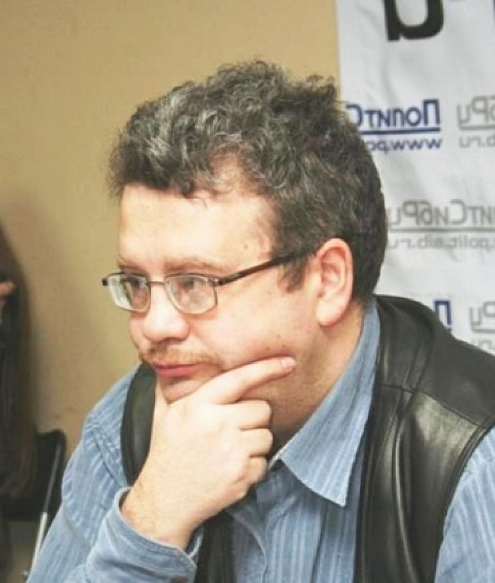 Молодые люди - об алтайских журналистах: Александра Жукова - о
Валерии Савинкове. "Смотри. Учись. Подражай".