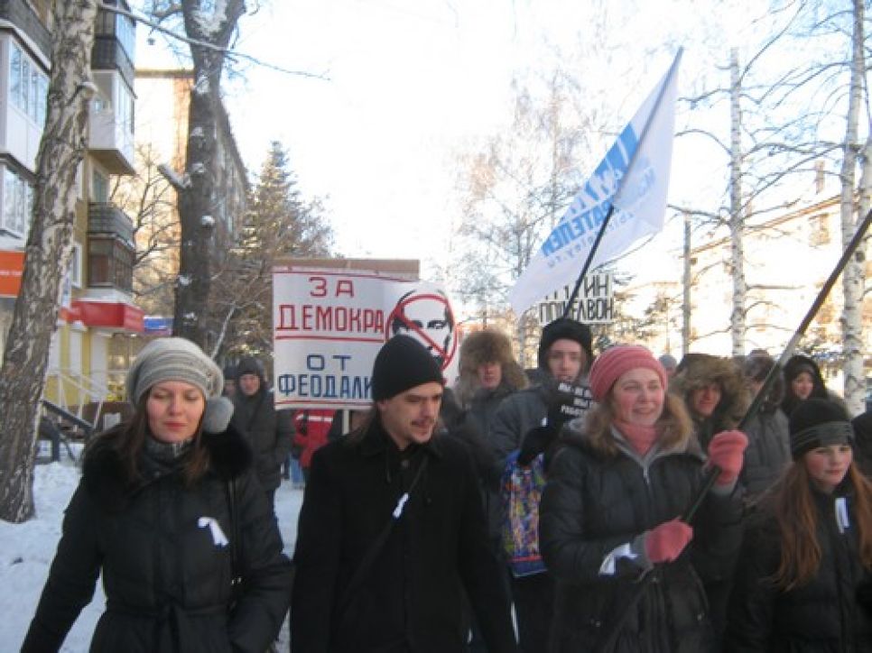 Барнаульский митинг "За честные выборы": "Люди волнуются три -
Путин, суши сухари!"