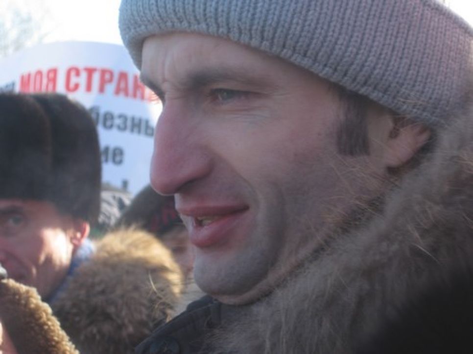 Барнаульский митинг "За честные выборы": "Люди волнуются три -
Путин, суши сухари!"