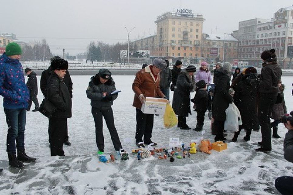 Полиция намерена привлечь к ответственности организаторов
митинга игрушек в Барнауле.