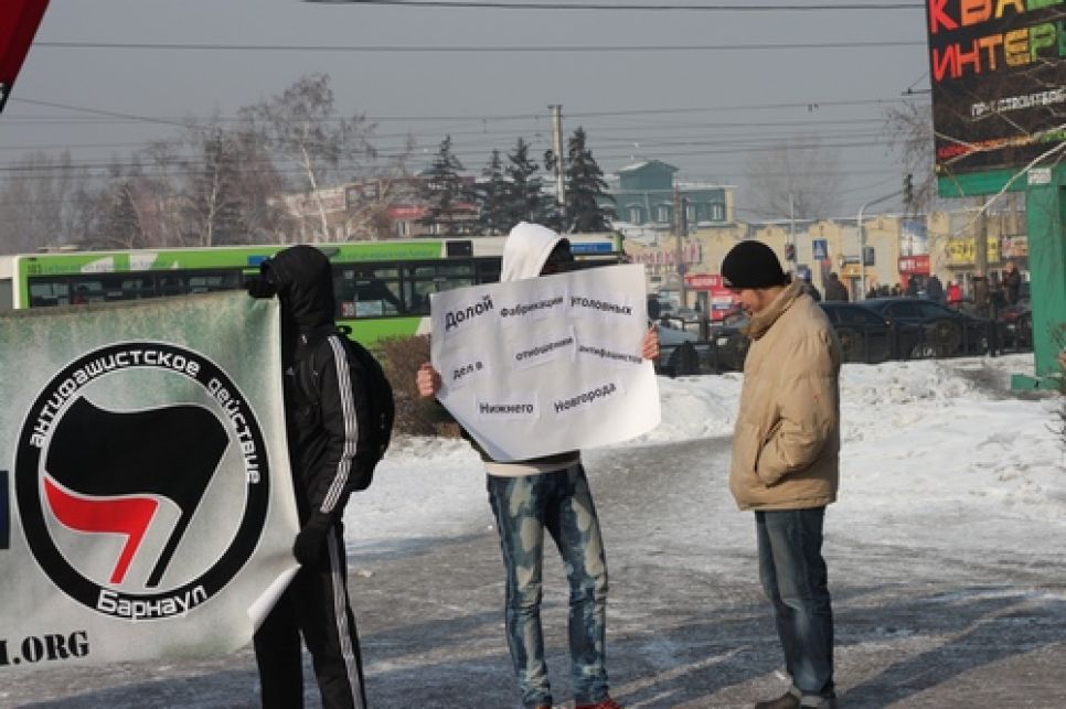 Антифашистский пикет в память об убитом два года назадстуденте из Южной Кореи прошел в Барнауле. Фото