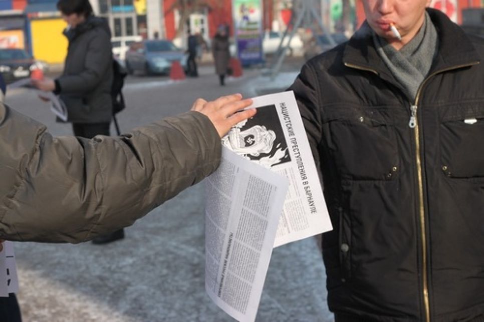 Антифашистский пикет в память об убитом два года назадстуденте из Южной Кореи прошел в Барнауле. Фото