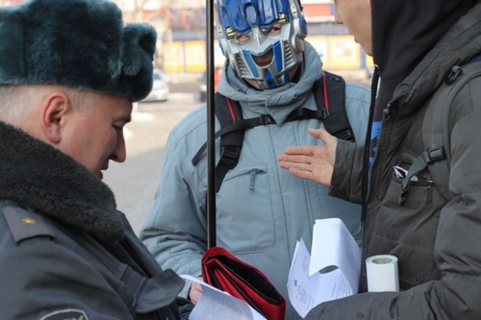 Антифашистский пикет в память об убитом два года назадстуденте из Южной Кореи прошел в Барнауле. Фото