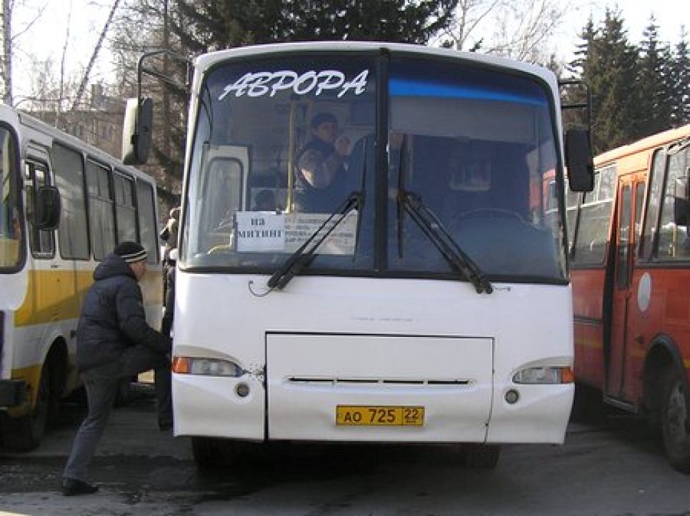Около трех тысяч человек было собрано на митинг поддержки
Путина в Барнауле: часть ораторов призывала к консолидации
общества, часть - разжигала настроения гражданского
противостояния. Фото.