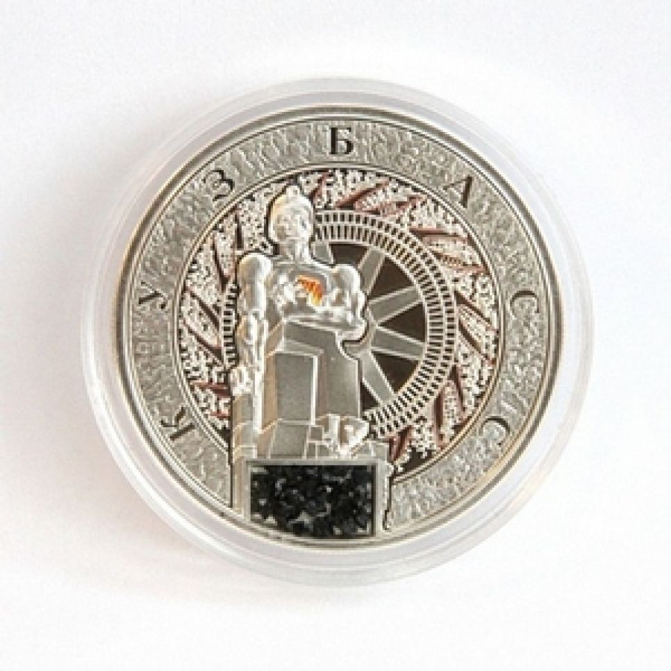 Тихоокеанский остров Ниуэ отчеканил серебряные монеты с видами
сибирских городов и профилем британской королевы.