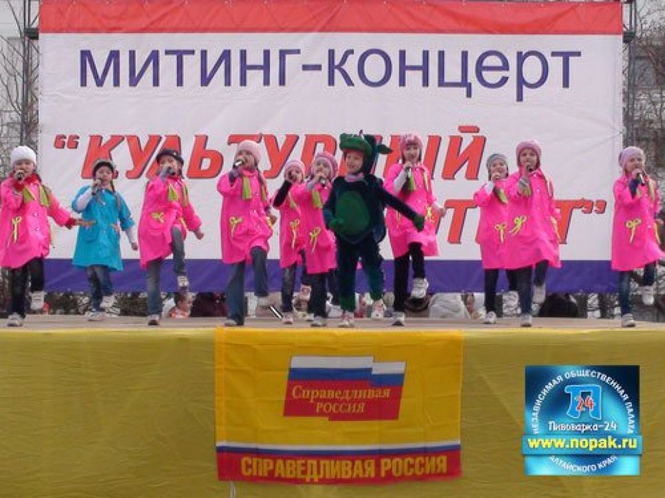 Культработники барнаульского ДК "Сибэнергомаш" требуют не
выселять их из "дома" минимум в течение пяти лет.