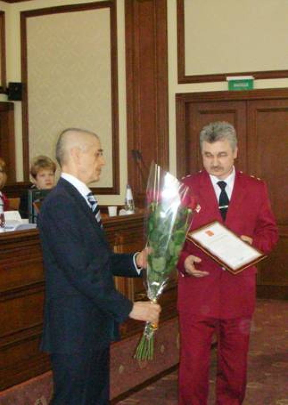 Спустя месяц после оставшихся безответными публичных обвинений вкоррупции глава Роспотребнадзора Алтайского края Игорь Салданполучил благодарность президента Медведева.