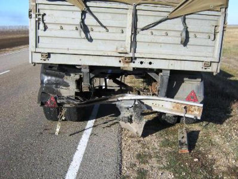 В Алтайском крае иномарка врезалась в КамАЗ: один человек
погиб.