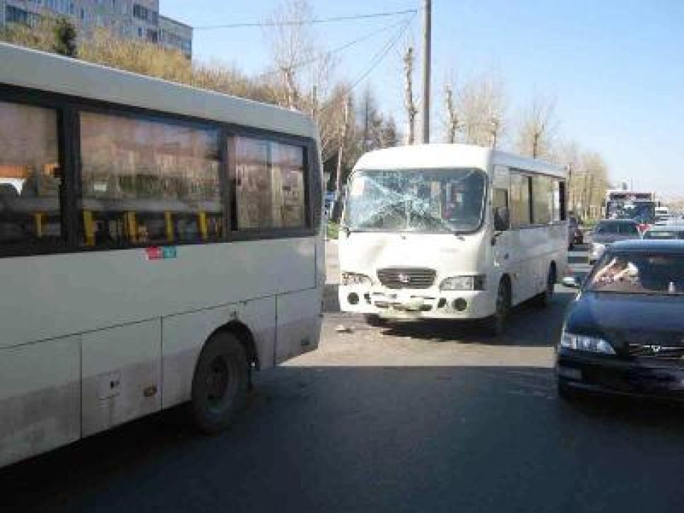 Два автобуса столкнулись в Барнауле: пострадали пятеро
пассажиров и пешеход.