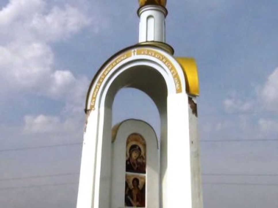 "Евдокимовцы" просят власти Алтайского края найти средства на
капитальный ремонт разрушающейся часовни на месте гибели Михаила Евдокимова. 
Фото.