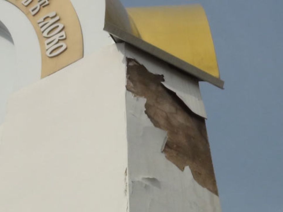 "Евдокимовцы" просят власти Алтайского края найти средства на
капитальный ремонт разрушающейся часовни на месте гибели Михаила Евдокимова. 
Фото.