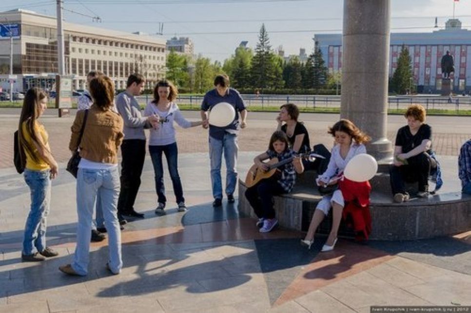 "ОккупайАлтай": "Барнаульское гражданское движение" и "Декабристы" расширяют свои круги в рамках общероссийских "народных гуляний" оппозиции.
