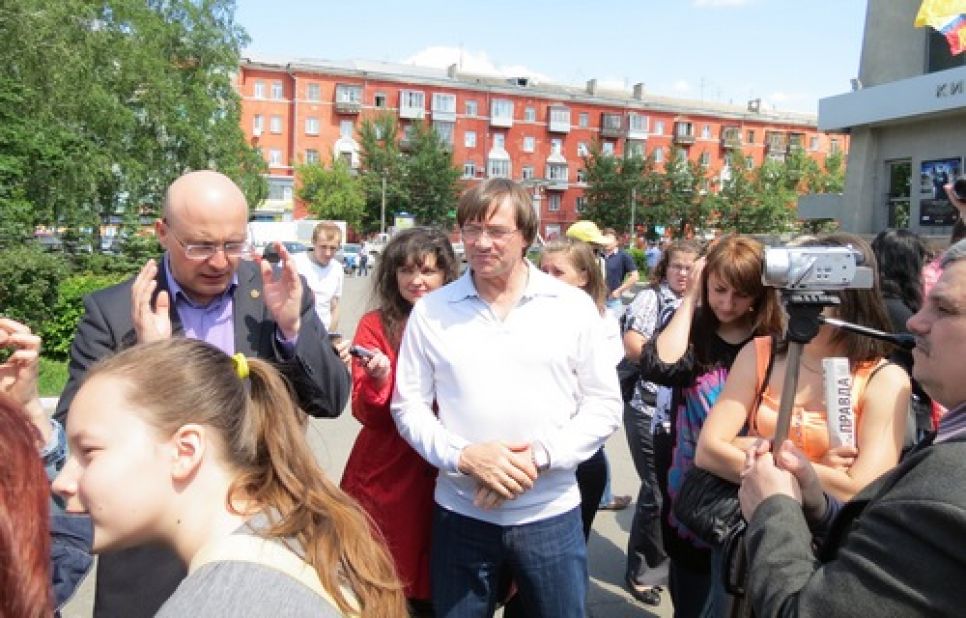 В Барнауле 110 мам с детьми вышли на пикет 
с требованием мест в детских садах. Фото.