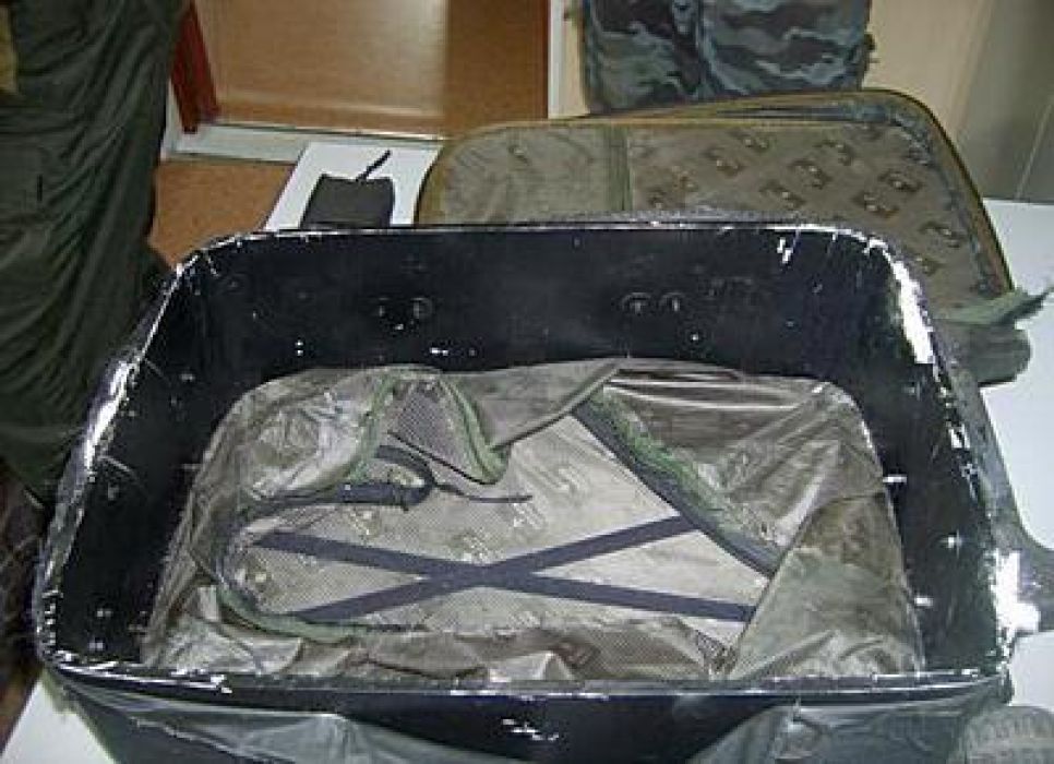 Молодой узбек пытался провезти через Алтайский край в Новосибирск чемодан с героином.